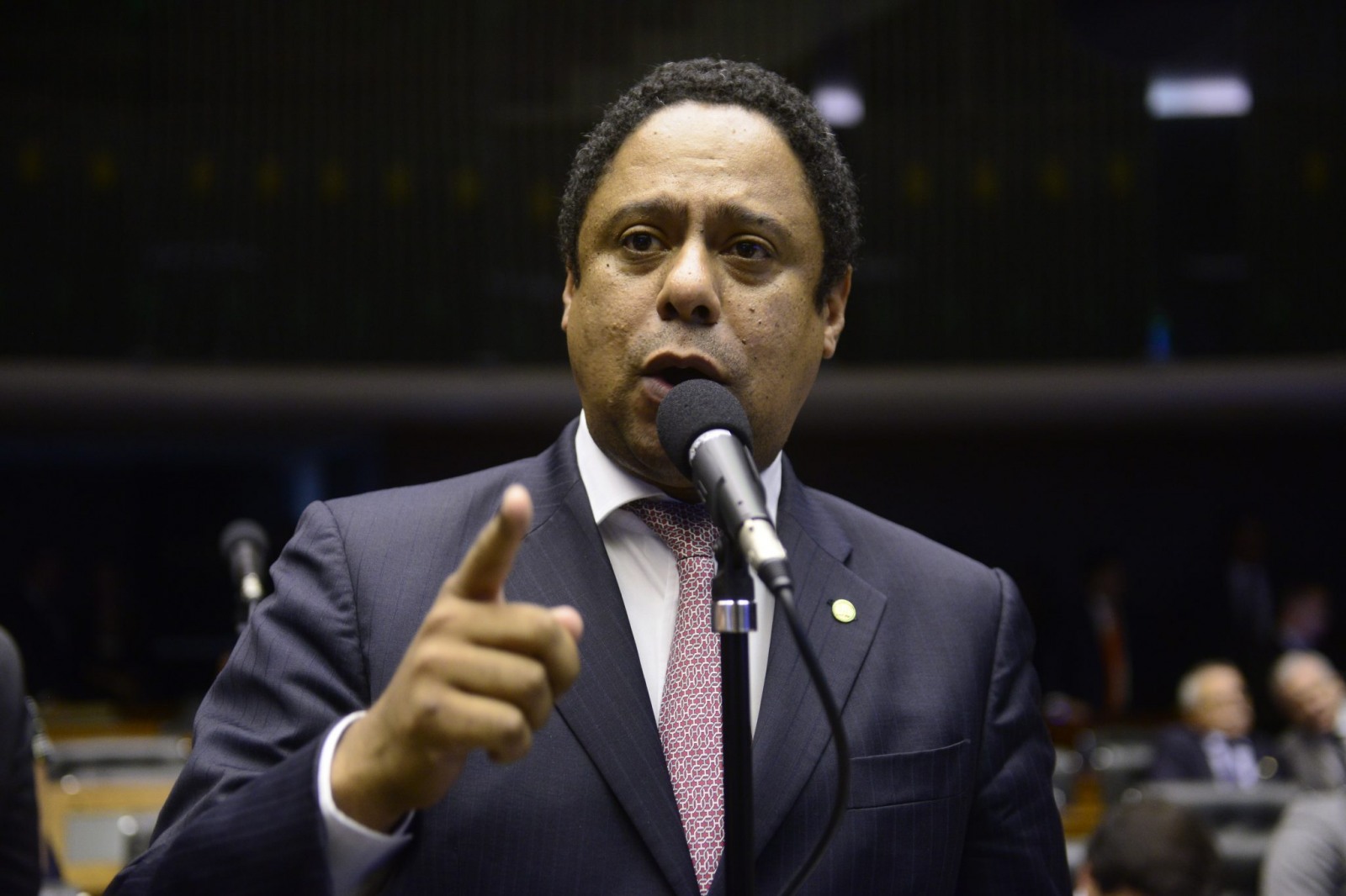 Orlando Silva denuncia ataques de grandes empresas ao PL das Fake News