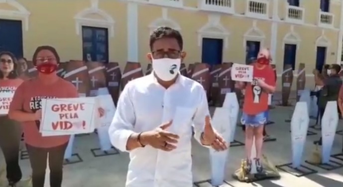 Professor Anizio participa de ato simbólico contra o retorno das aulas em Fortaleza