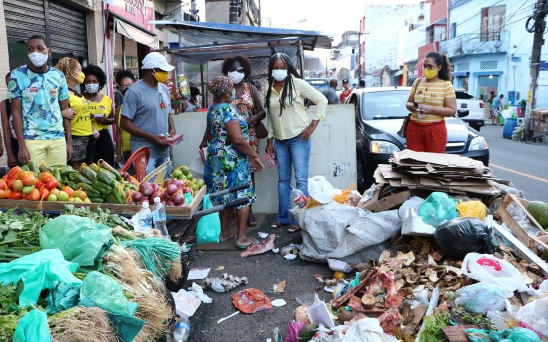 Olívia Santana visita bairro da Liberdade e propõe criação de fóruns para ouvir comunidades