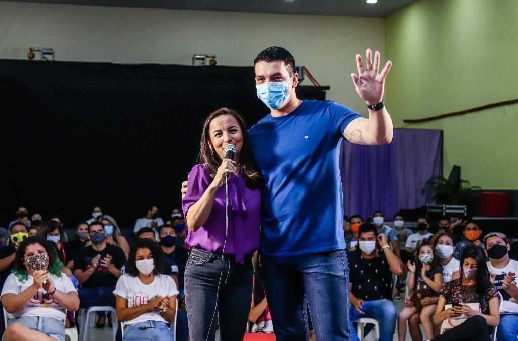 Professora Marcivânia debate políticas públicas durante Plenária da Juventude em Santana (AP)