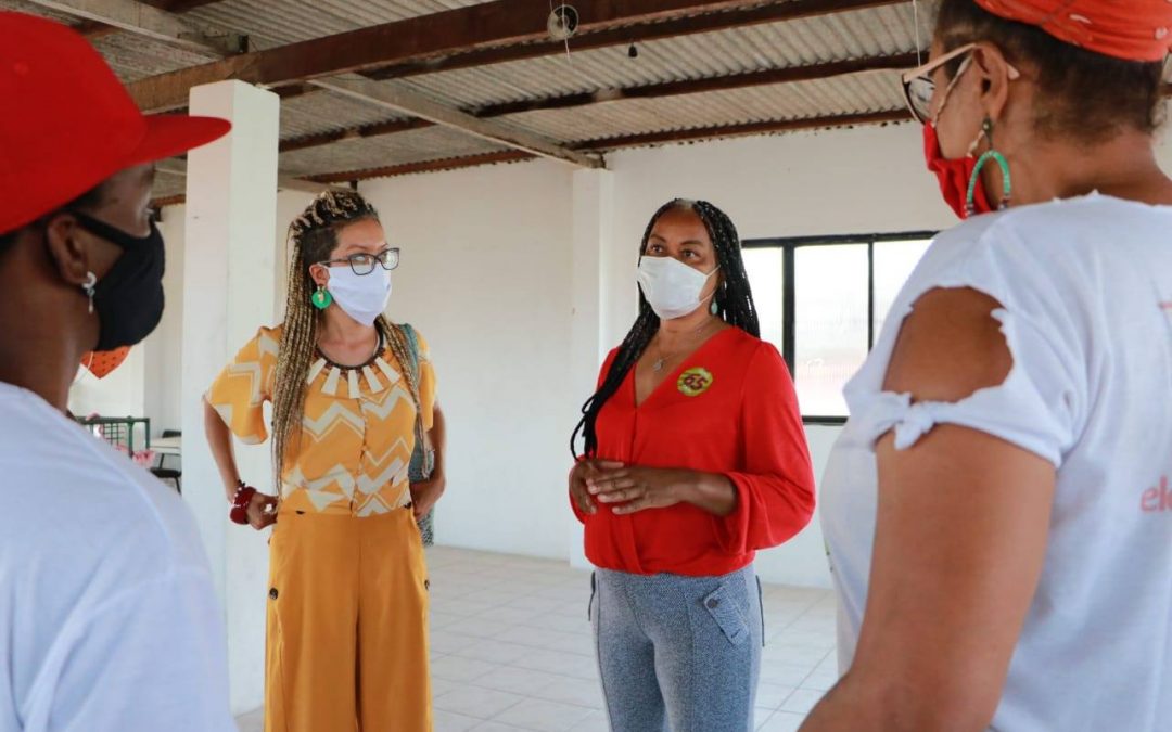 Olívia Santana homenageia mulheres cientistas e defende protagonismo feminino na ciência