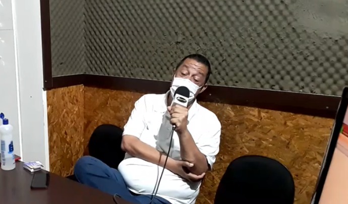 Dr. Getúlio fala sobre suas propostas em entrevista à radio comunitária em Ribeirão das Neves (MG)