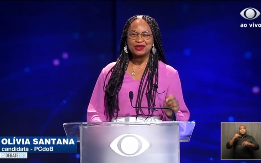 Educação é estratégia de transformação e empoderamento, afirma Olívia Santana durante debate