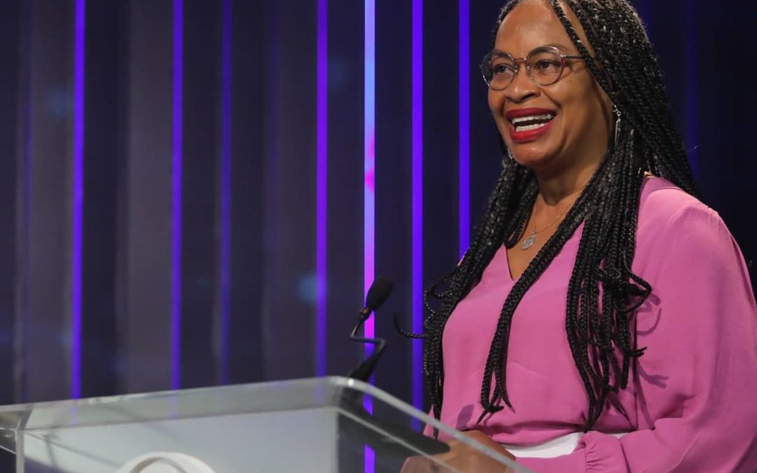 Olívia Santana lamenta cancelamento de debate da TV Record em Salvador