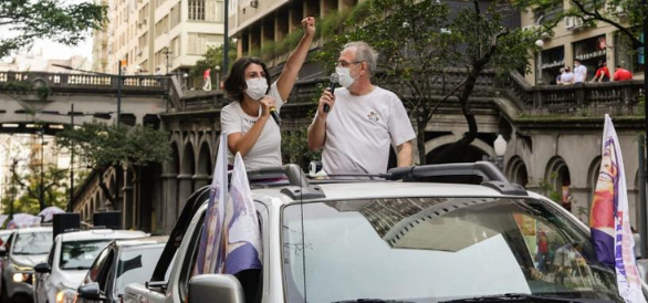 Manuela d’Ávila defende o direito do povo ser vacinado