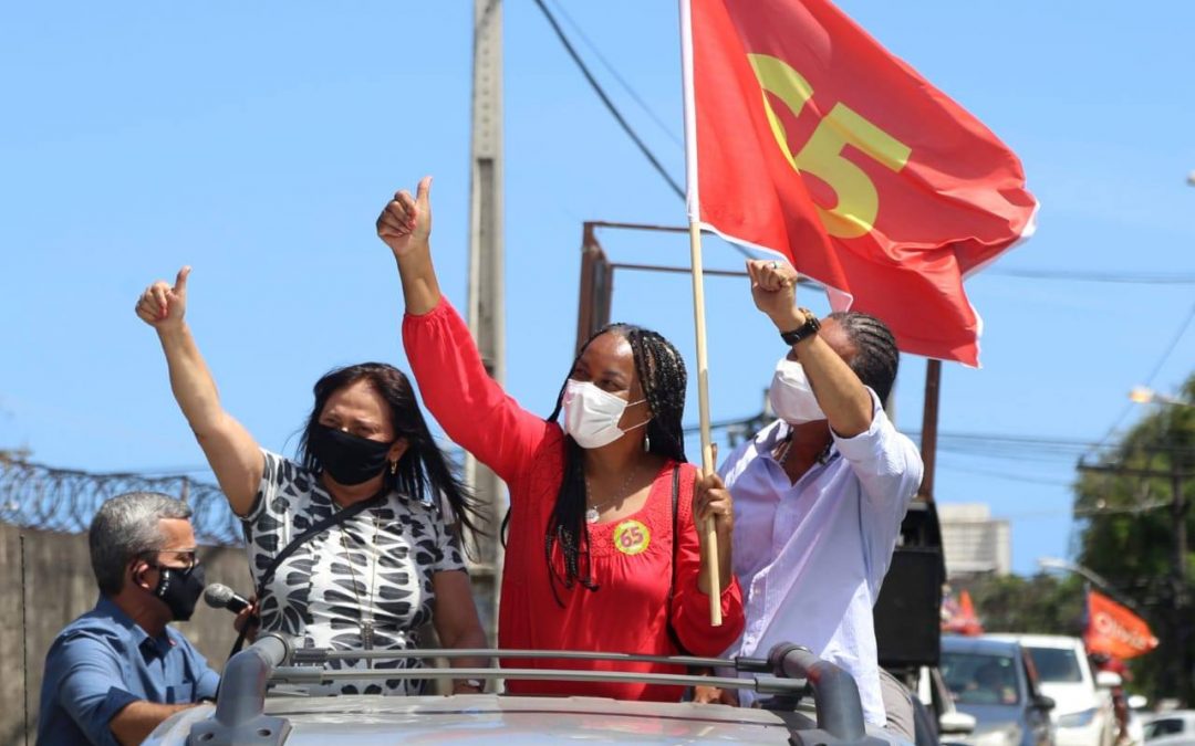 Olívia participa de carreata por bairro de Brotas, Cosme de Farias e Engenho Velho de Brotas