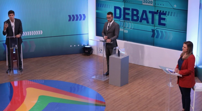 Em debate, João Campos defende o desenvolvimento do Recife