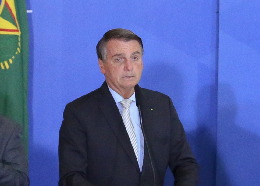 Bolsonaro foge ao ser questionado sobre quebra de sigilo de Flávio
