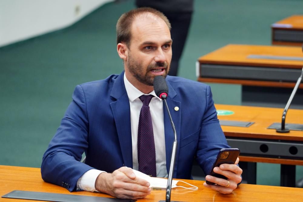 Fenaj e Abraji condenam ataque de Eduardo Bolsonaro contra Miriam