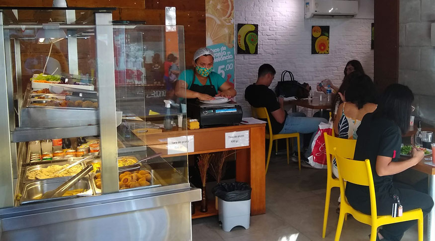 Desemprego alto e queda na renda despenca setor de serviços
