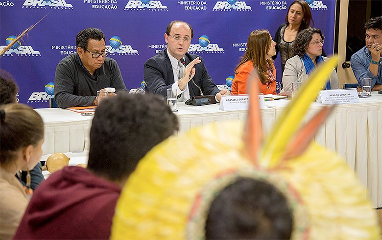 MEC pode retirar 4 mil indígenas e quilombolas da universidade