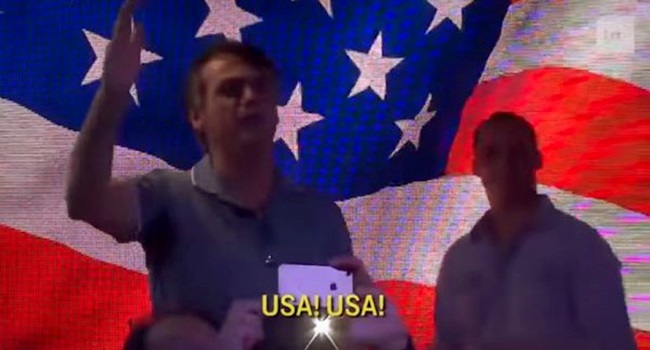 A continência de Bolsonaro ao imperialismo dos Estados Unidos