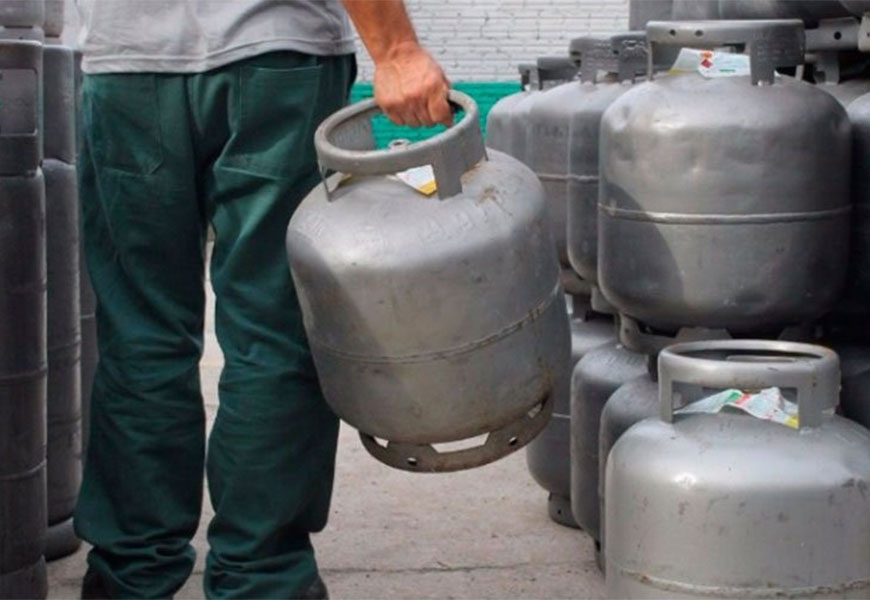 Preço do gás de cozinha sobe novamente e já é vendido a R$ 135