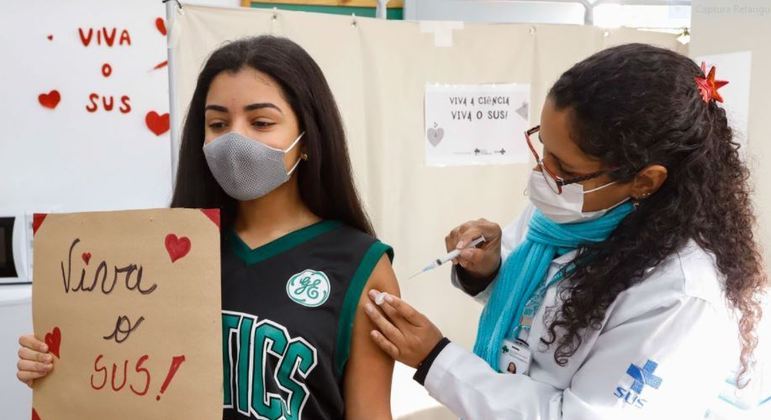 Pandemia: Brasil precisa ampliar vacinação para evitar nova onda