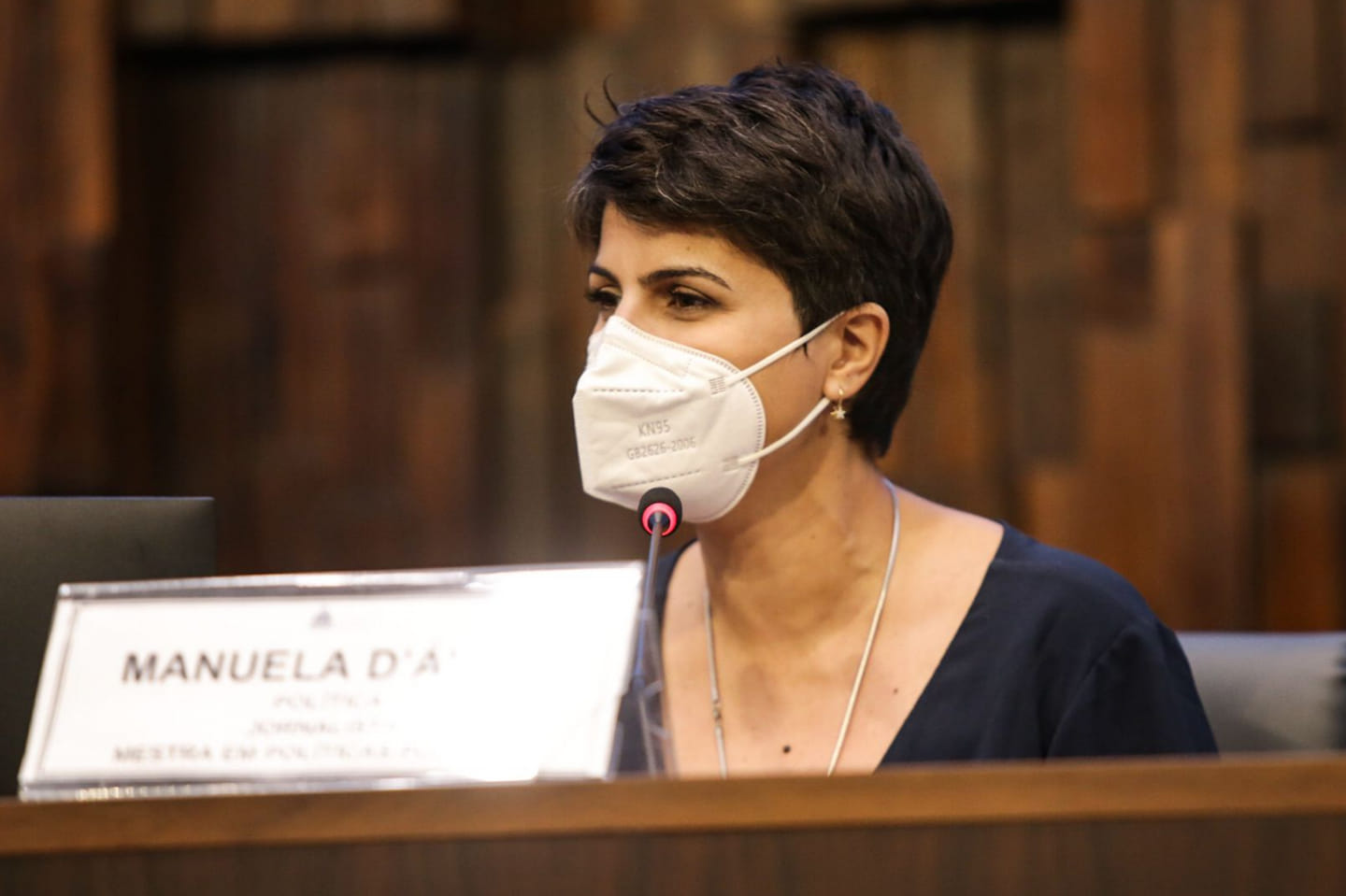 Manuela: Combater violência política de gênero é lutar pela democracia