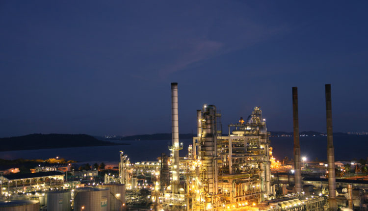 Mesmo com queda internacional, Petrobras recusa antecipar preços