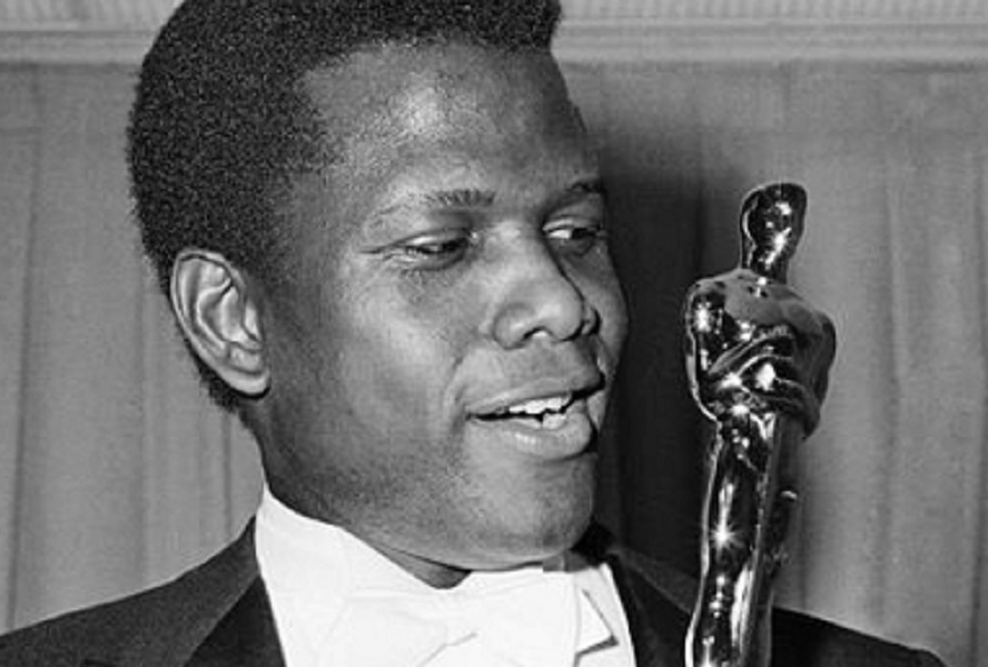 EUA: Poitier, 1º ator negro a ganhar o Oscar; ativista contra racismo