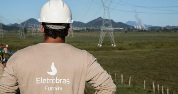 Trabalhadores da Eletrobras entram em greve por tempo indeterminado