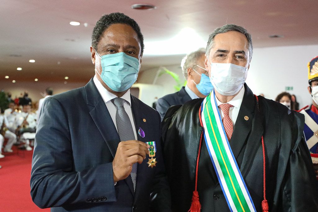 Orlando Silva recebe Ordem do Mérito do TSE