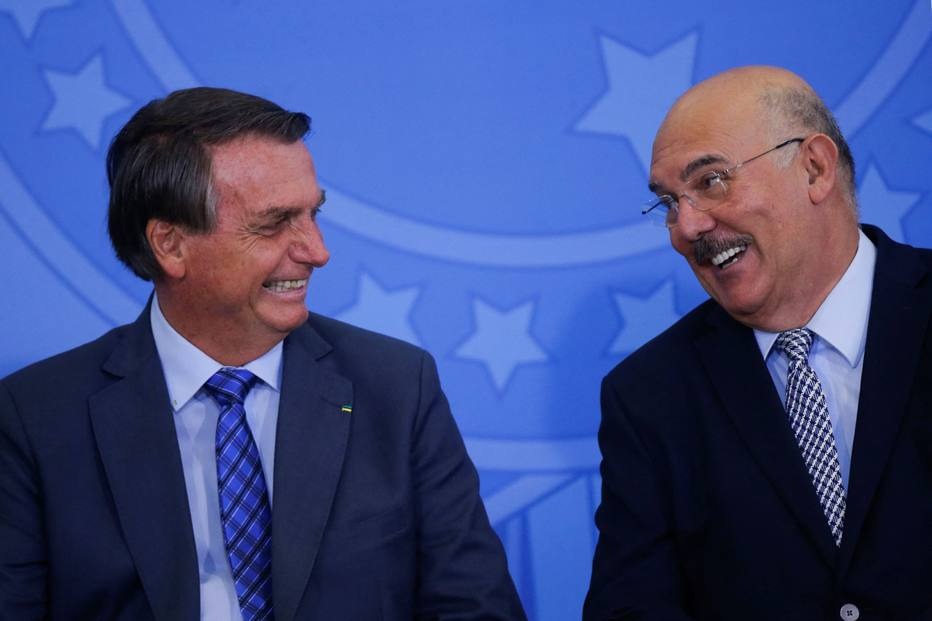Flávio Bolsonaro, Damares e Milton elogiaram pastor da propina no MEC