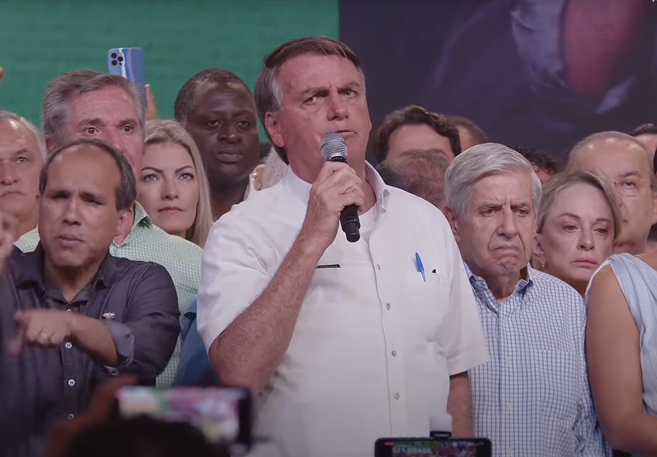 Bolsonaro diz que a Constituição lhe “embrulha o estômago”
