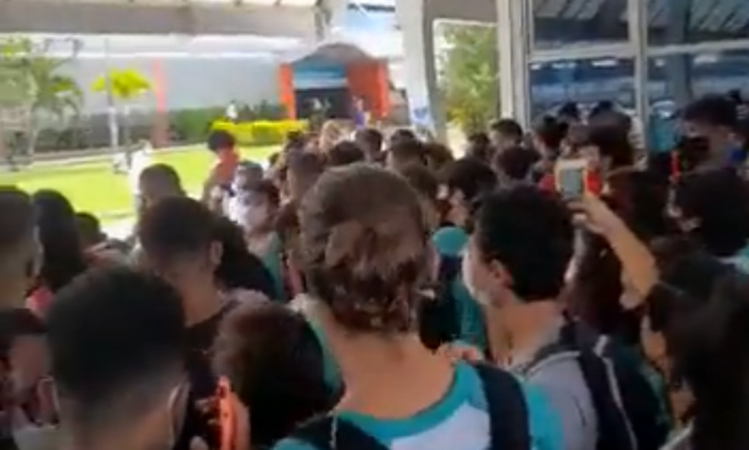 Estudantes recebem o “mito” com vaias e “fora Bolsonaro” em Salvador
