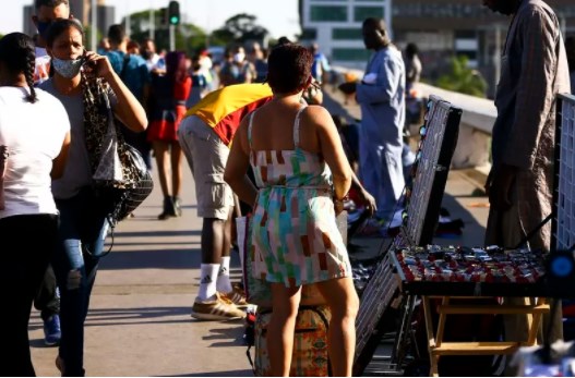 7 milhões de brasileiros trabalham menos horas do que precisam