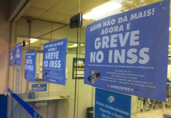 Greve no INSS mobiliza servidores em 14 estados, afirma Sindicato
