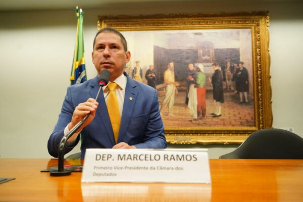Vice-presidente da Câmara critica alta dos juros pelo BC: “absurdo”