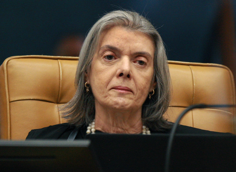 Cármen Lúcia será relatora que investigará ilegalidades no MEC 