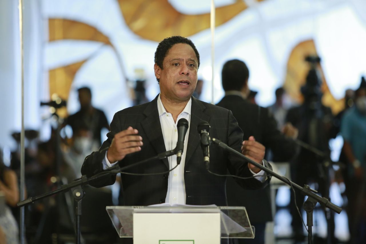 Orlando apresenta relatório final sobre PL das fake news