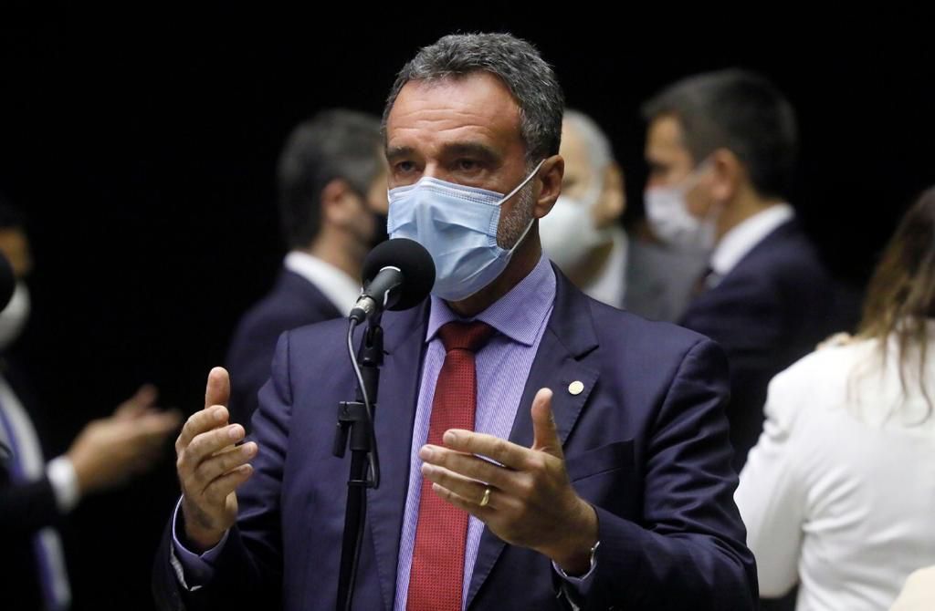 Daniel Almeida reafirma luta pela proteção do consumidor