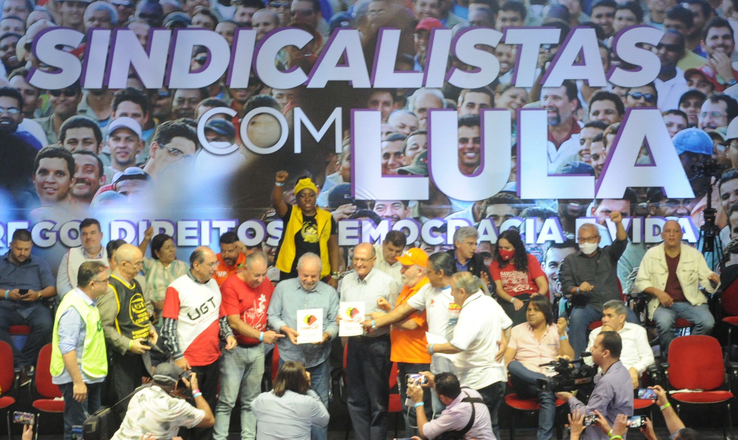 Lula recebe documento da Conclat e promete nova lei trabalhista