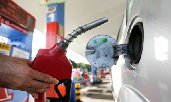 Preço da gasolina segue subindo, mesmo com ICMS congelado