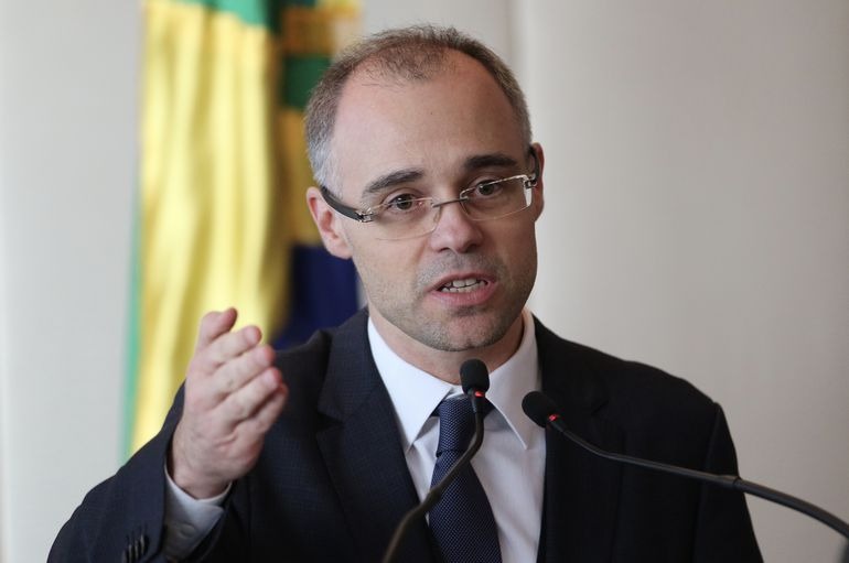 Mendonça defende condenação de Silveira: ‘separar joio do trigo’