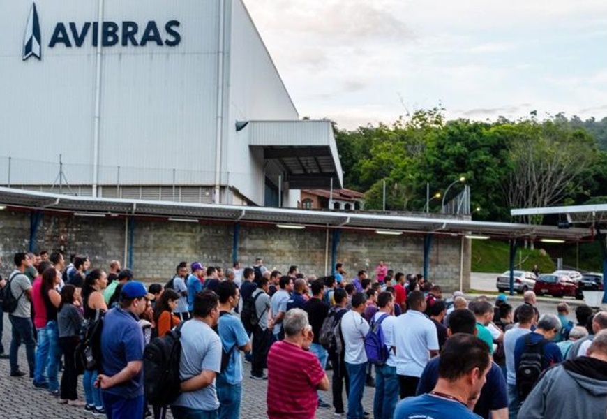 Justiça suspende demissão de 420 funcionários da Avibras