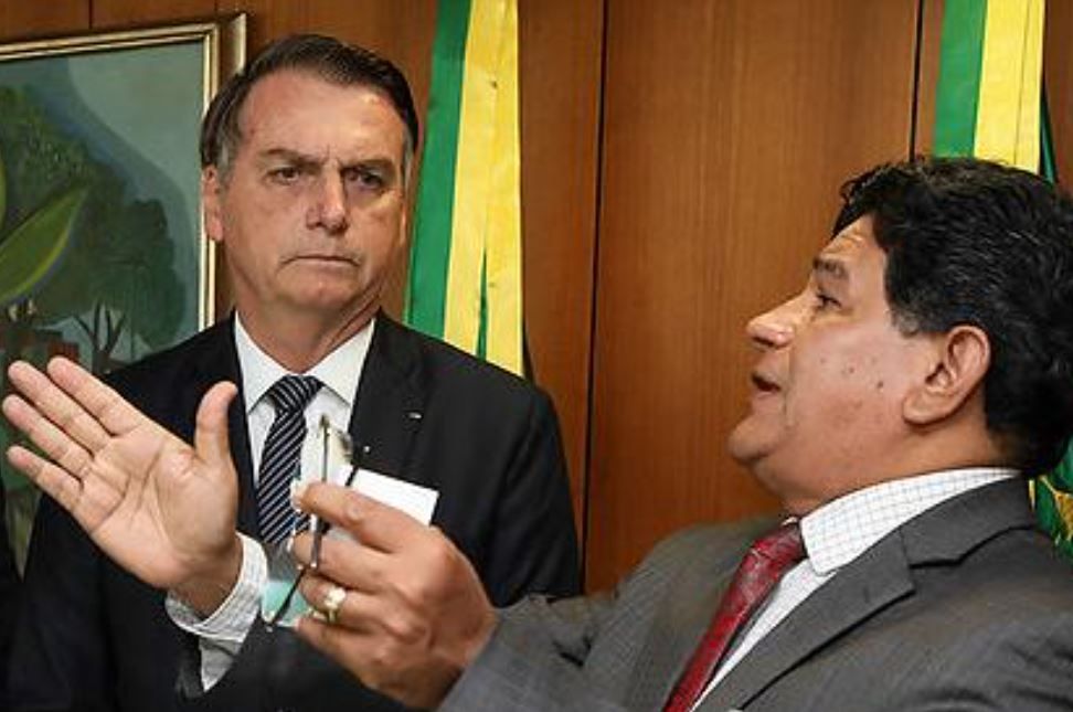 Para deputados, Bolsonaro admite culpa ao impor sigilo sobre reuniões