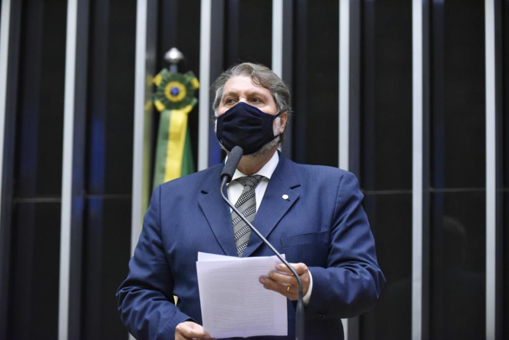 Renildo Calheiros critica governo Bolsonaro por aumento da pobreza