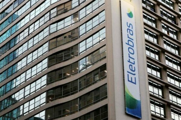 TCU pede vistas e barra pressa de Bolsonaro em liquidar Eletrobras