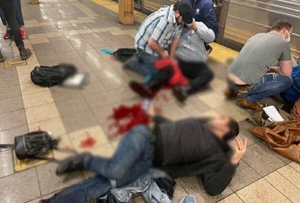 Ataque no metrô de Nova Iorque deixa 29 feridos, cinco em estado grave