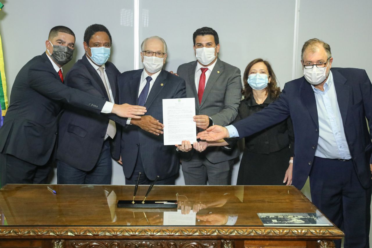 TSE firma acordo com entidades contra fake news nas eleições