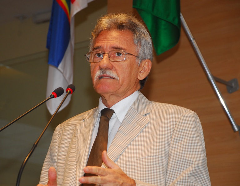 Luciano Siqueira ressalta papel da frente institucional para o PCdoB
