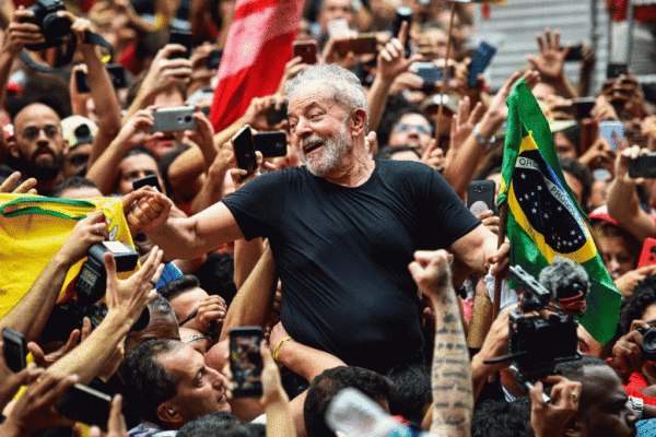 Nova pesquisa mostra Lula com 44% e Bolsonaro com 33%