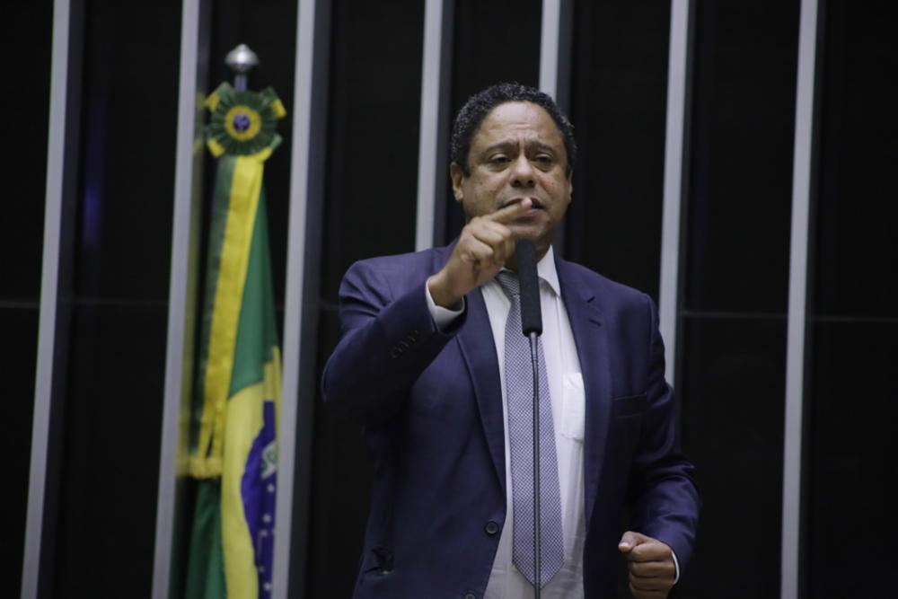 Escolas fake: Orlando condena novo esquema de corrupção no MEC