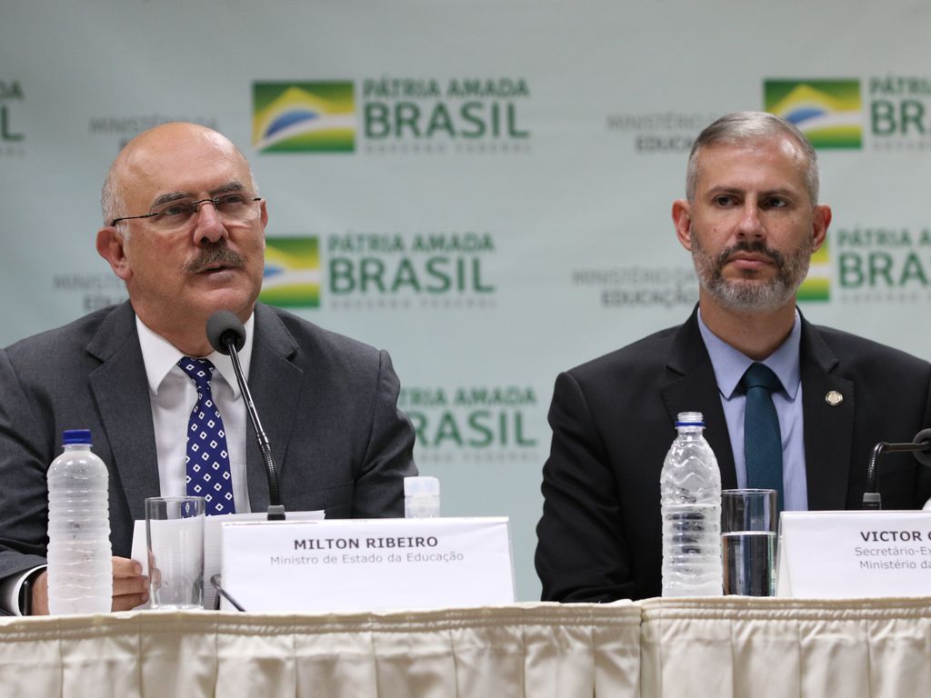 Orlando alerta: Não adianta mudar ministro e manter corrupção no MEC