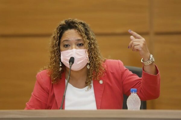 Enfermeira Rejane chama categoria para caminhada “Mobiliza Enfermagem”