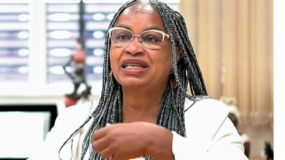 Olívia Santana parabeniza pessoas que realizam trabalho doméstico