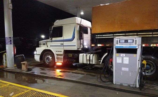 Deputados criticam política de preços de Bolsonaro após alta do diesel