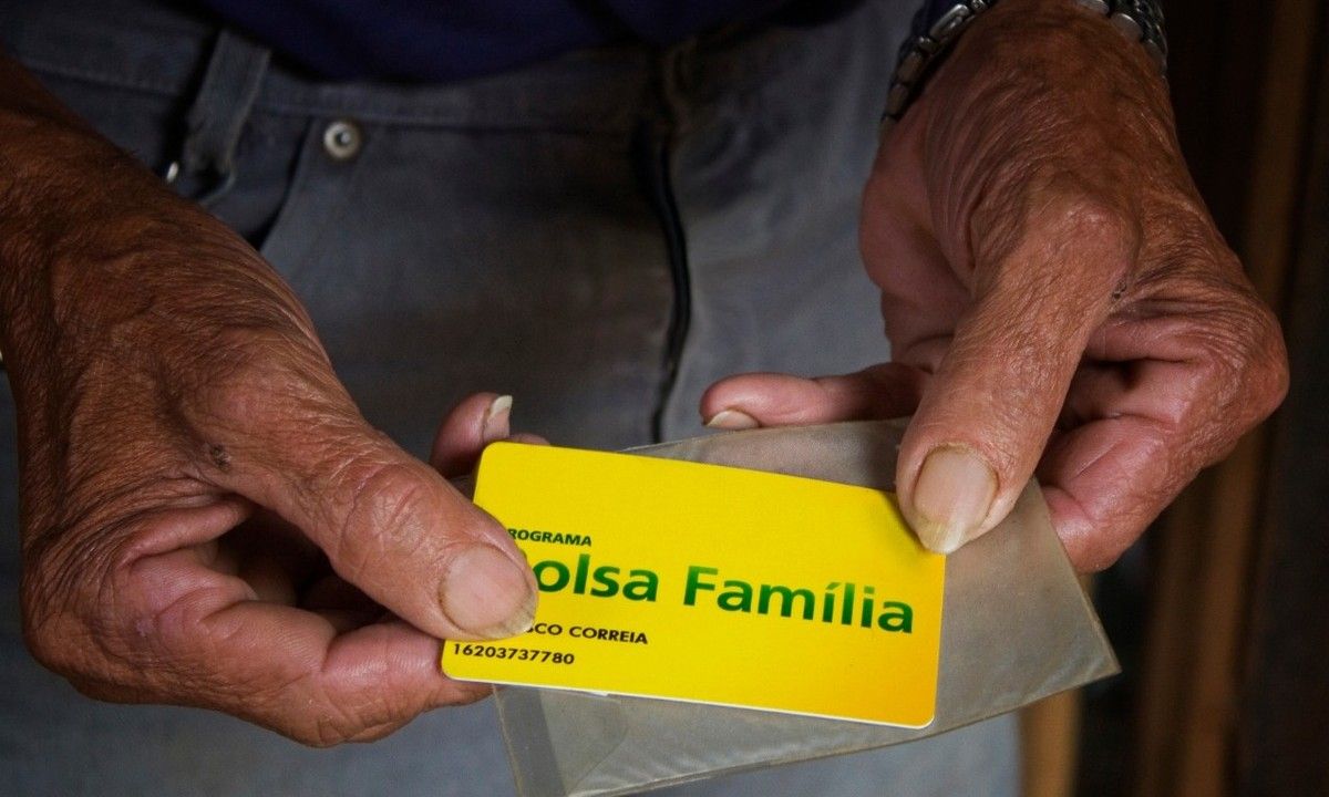 Oposição vê motivação eleitoreira e pede que TCU barre troca de cartão