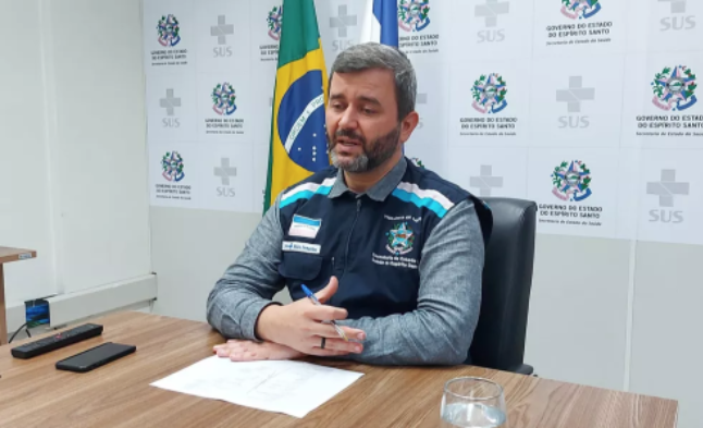 Brasil enfrenta estagnação na vacinação e aumento de casos de Covid